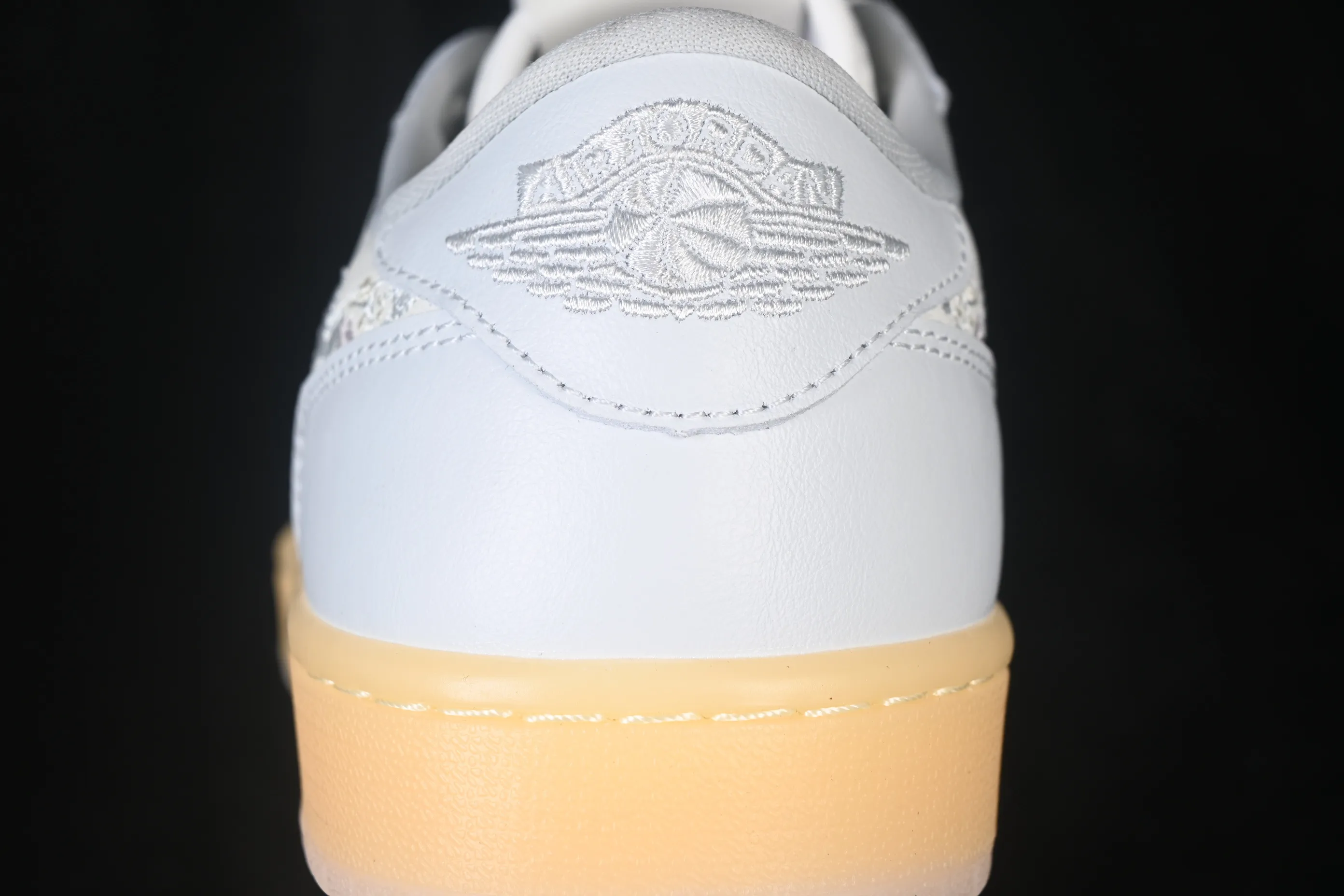 All categories Air Jordan Jordan series basketball shoes Air Jordan 1 Low Air Jordan 1 Low "Floral Swoosh" AJ1 Joe 1 flower embroidery low-top cultural casual sneakers IF4391-100